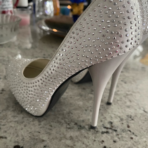 Super cute white sparkles high heels - Picture 2 of 3